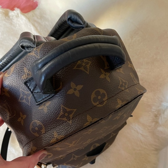 Stop and take a look@ Louis Vuitton Palm Springs PM Backpack. Just beautiful. - Picture 7 of 16